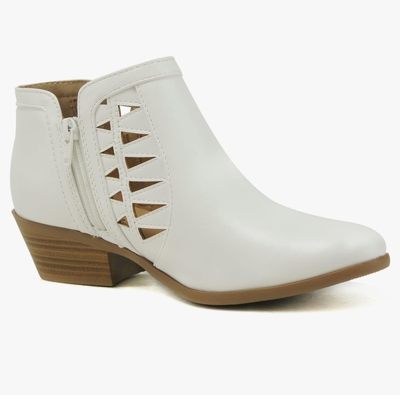 True Topic Women's White Mug Round Toe Faux Leather Stacked Western Ankle Bootie - Picture 9 of 9
